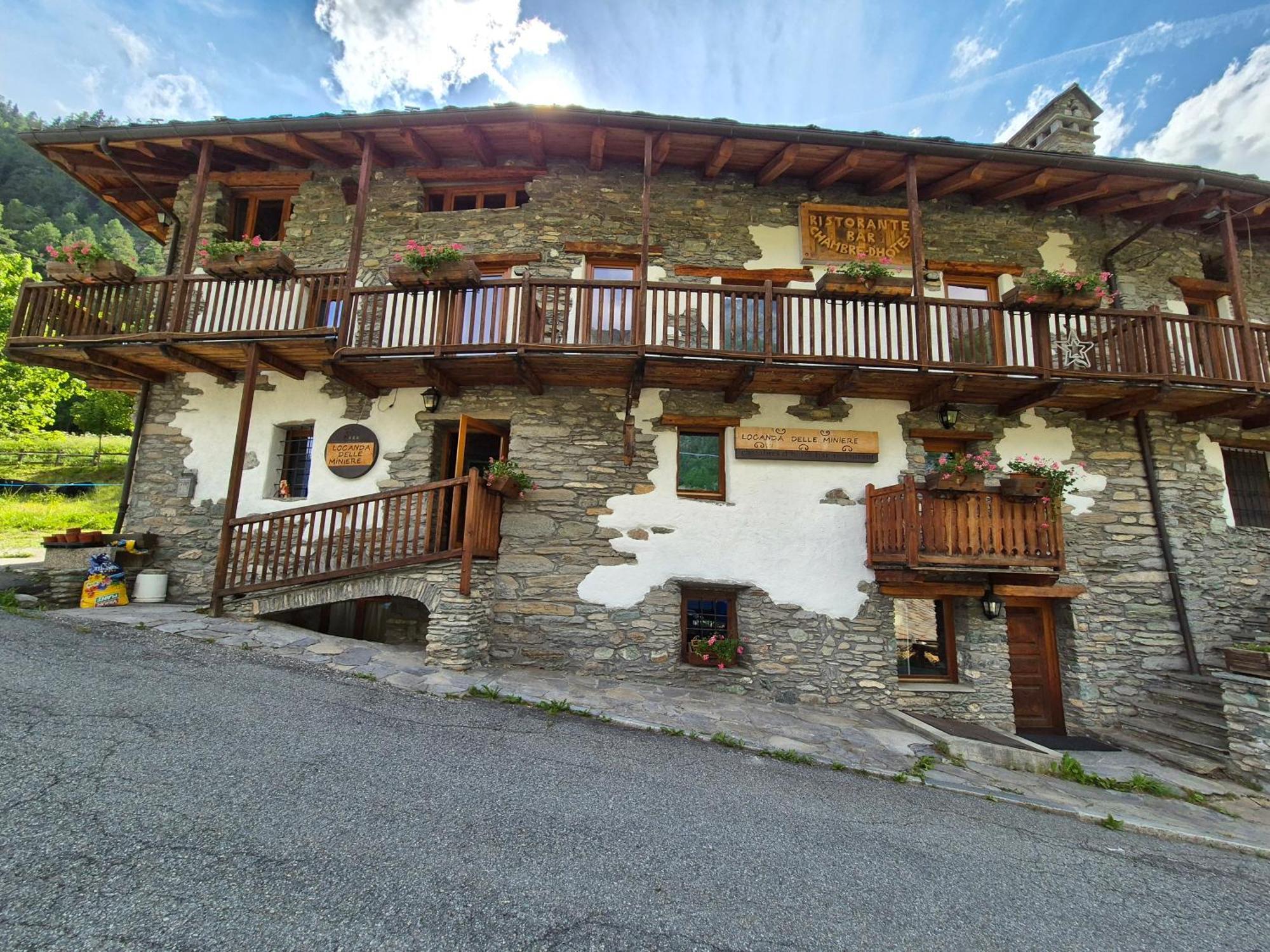Hotel La Mine D'Antan Ollomont Esterno foto